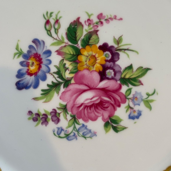 Royal Albert Enchantment 5 Piece Place Setting - Pristine - Picture 5 of 9